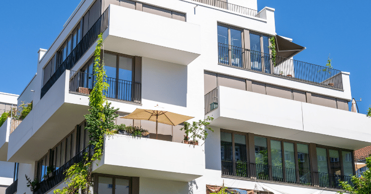 Que peut-on acheter pour 1000 € par mois dans 10 villes ?