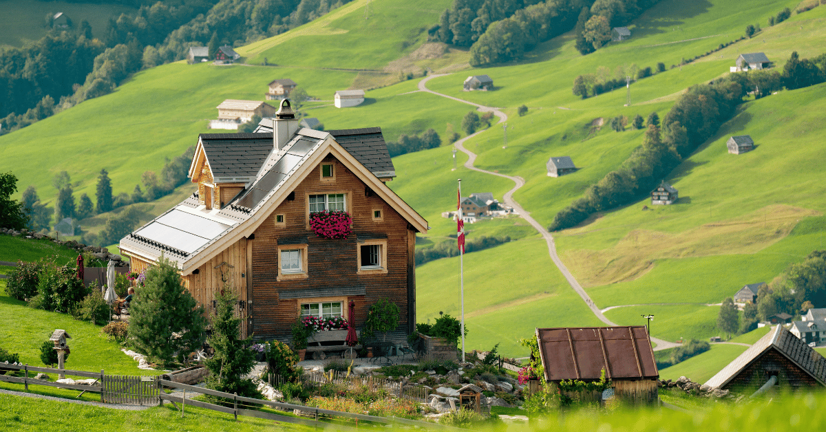 Chalet de montagne en été