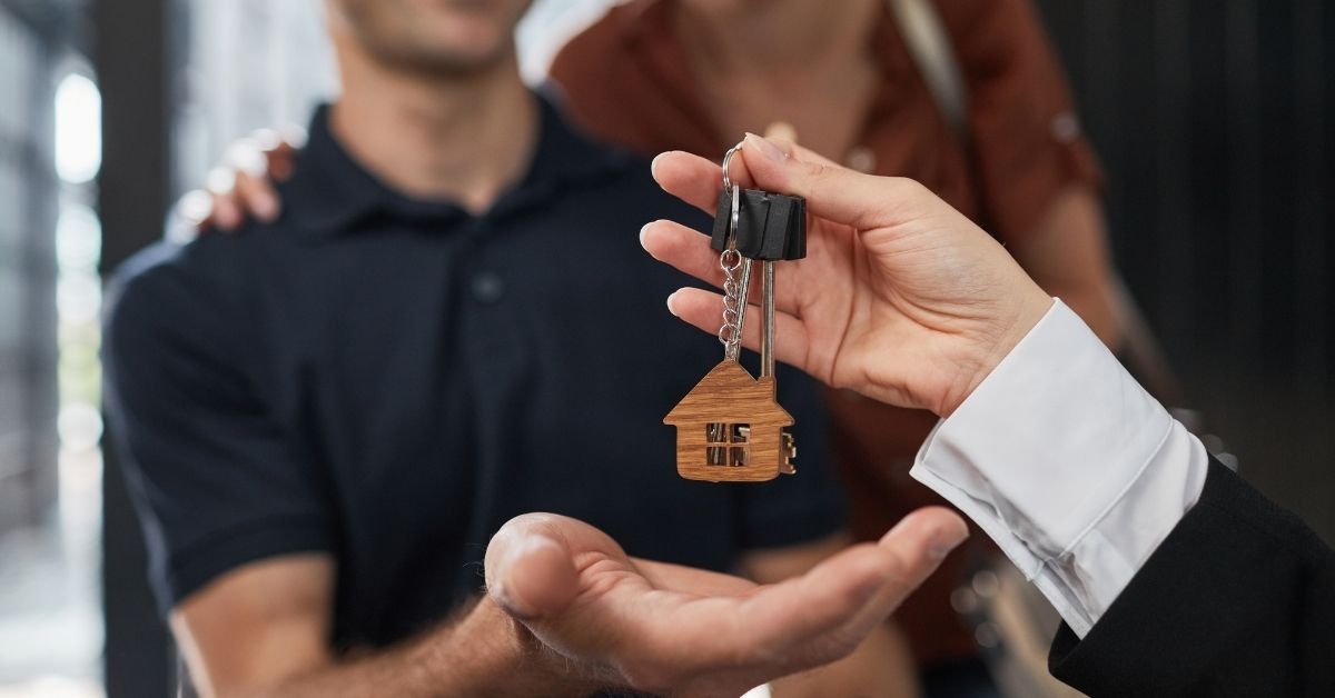 Vendre sa maison et garder son prêt immobilier : règles, conditions et solutions