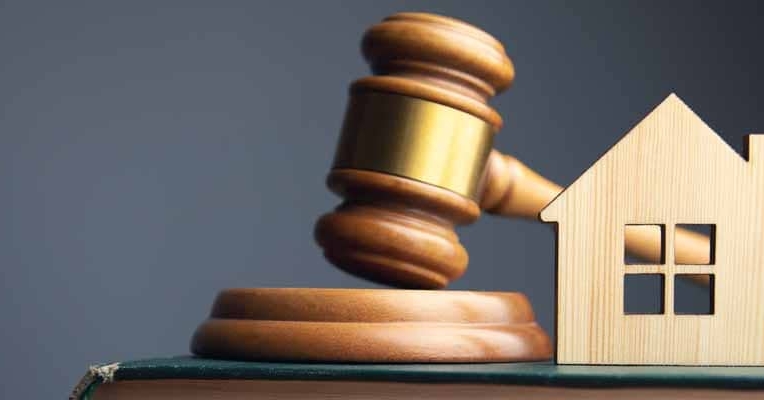 Acheter son bien immobilier aux enchères : avantages et inconvénients ! 