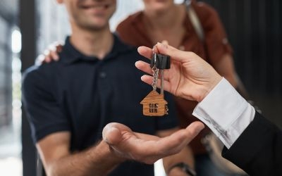 Vendre sa maison et garder son prêt immobilier : règles, conditions et solutions